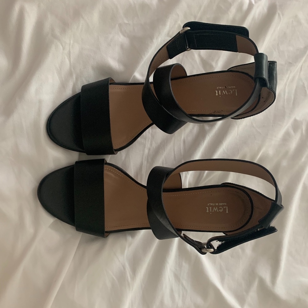 Gorgeous Italian leather black heels